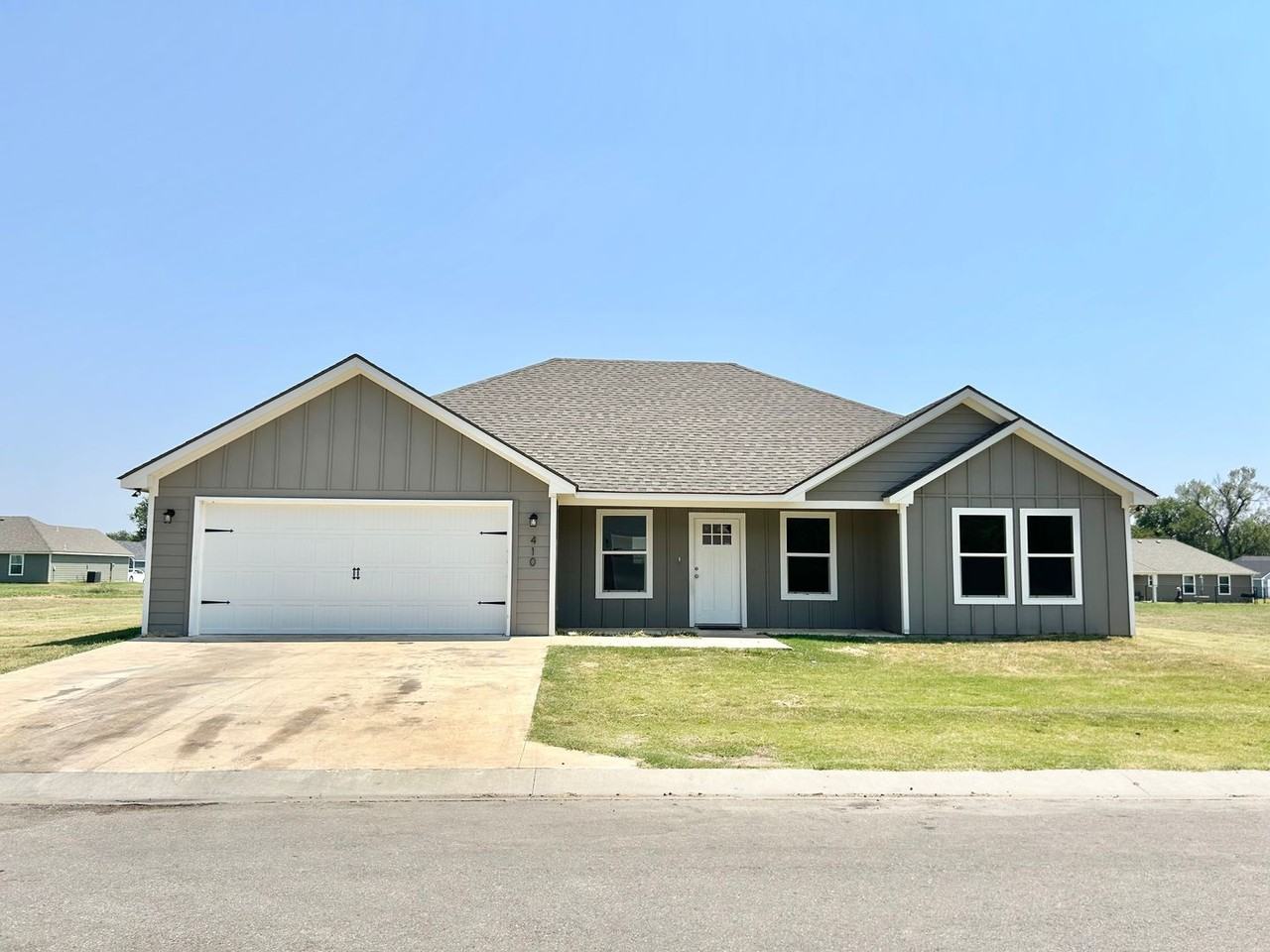 410 Kats Ave - Photo 2 of 8