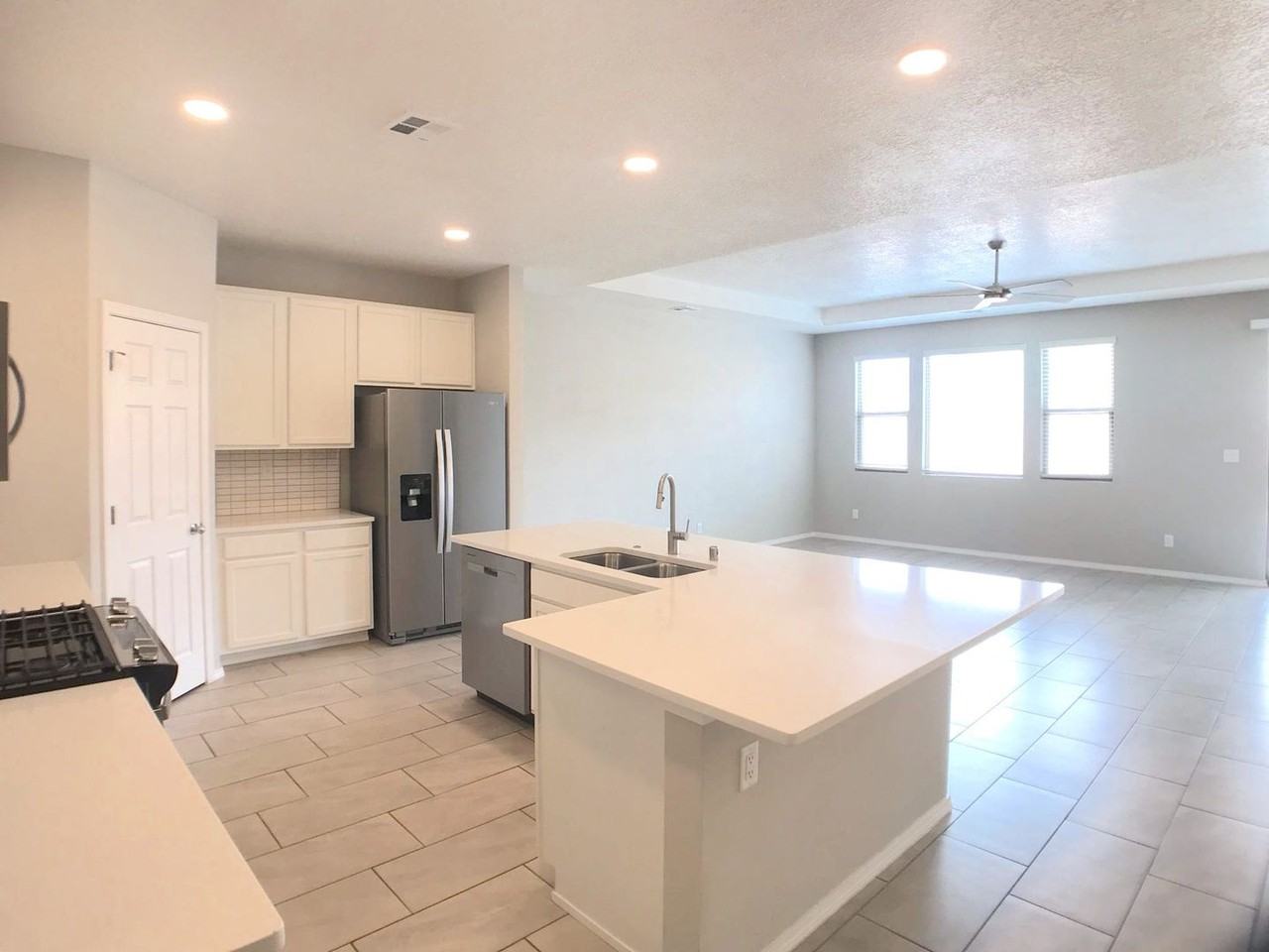 1701 Camino Rustica Sw - Photo 7 of 30