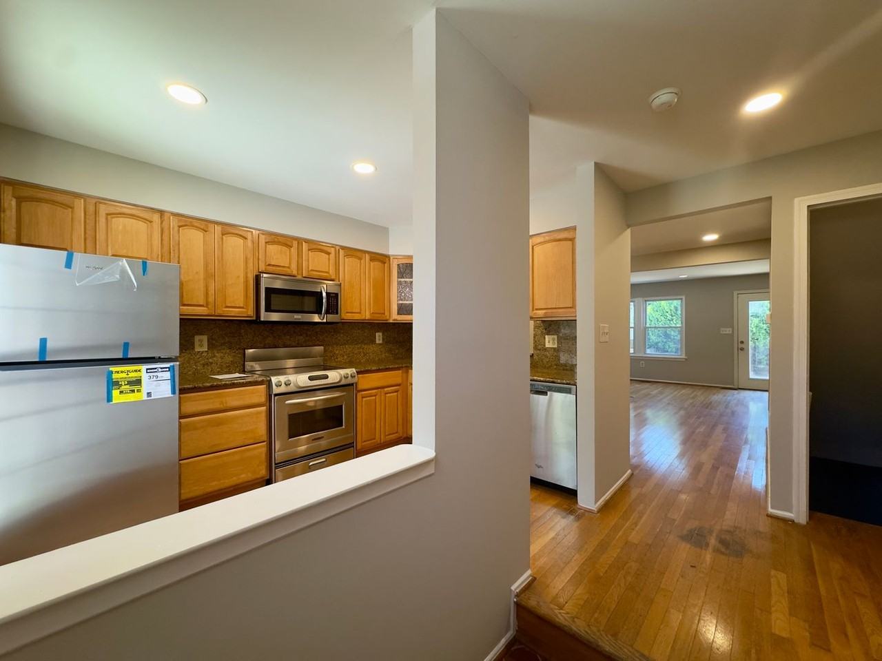 812 S Paca St - Photo 2 of 23