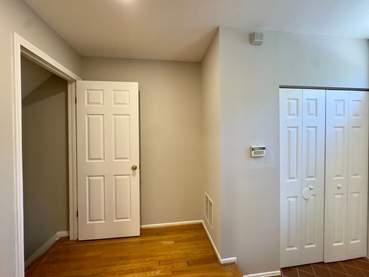 812 S Paca St - Photo 6 of 23