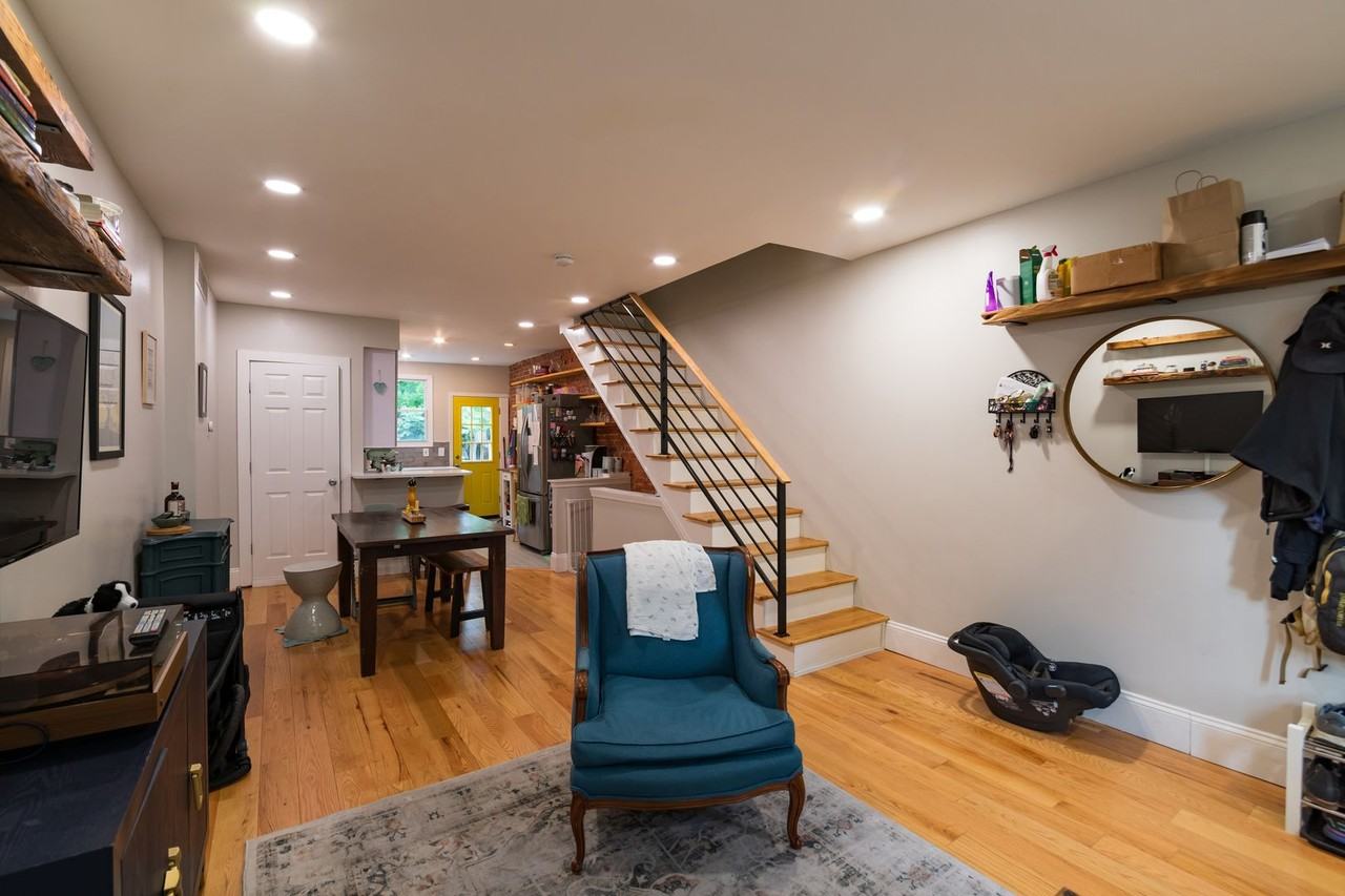 2042 E Fletcher St - Photo 2 of 29
