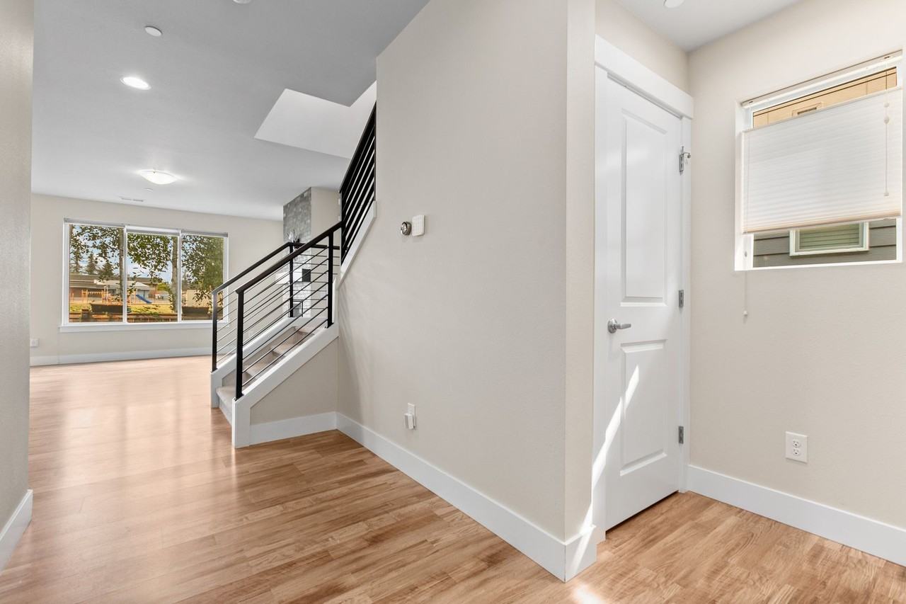 20412 5th Ave W - Photo 4 of 29