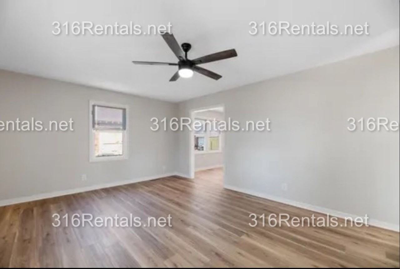 2116 S Mosley Ave - Photo 2 of 14