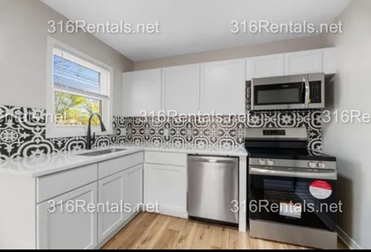 2116 S Mosley Ave - Photo 5 of 14