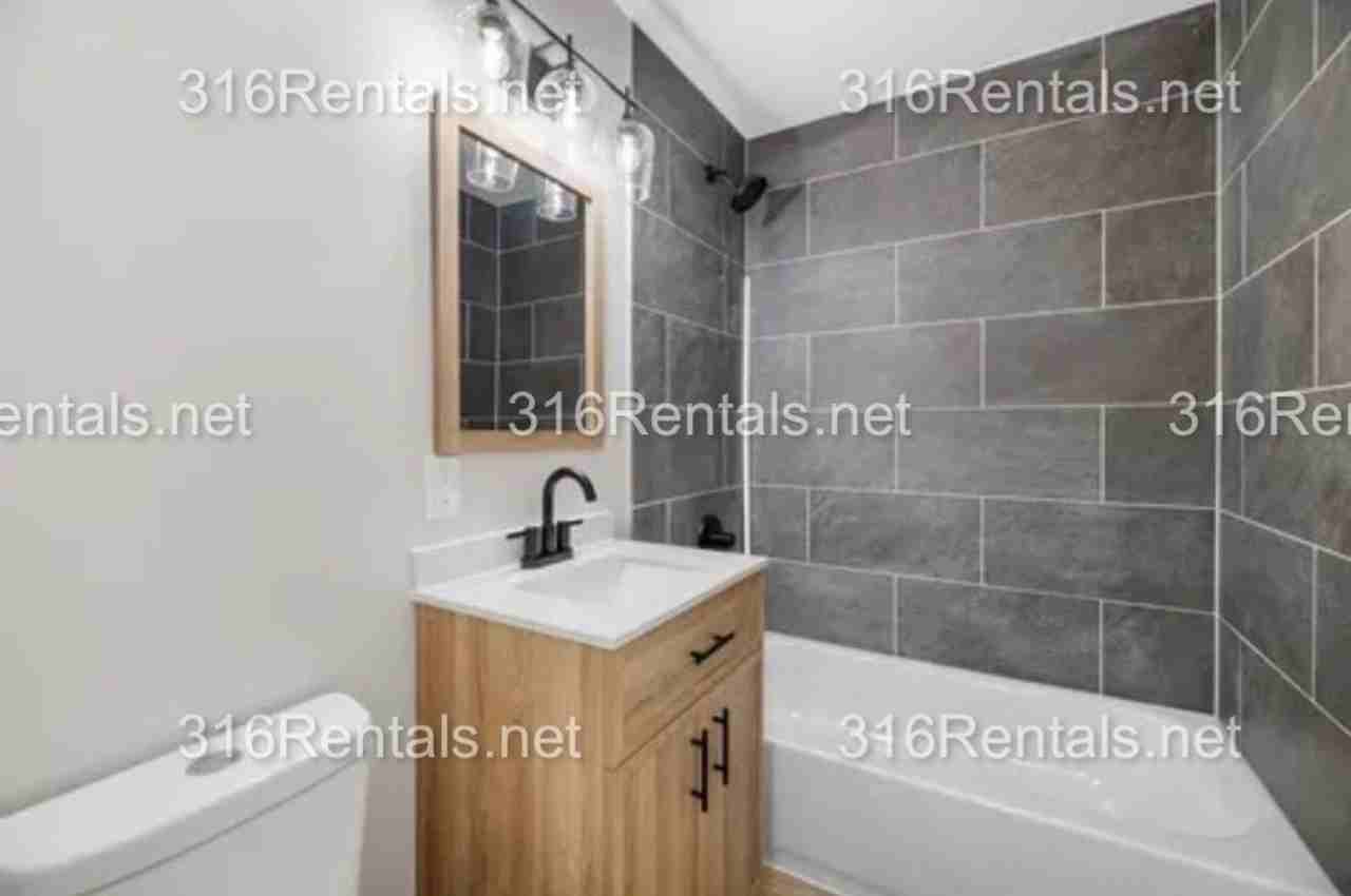 2116 S Mosley Ave - Photo 7 of 14