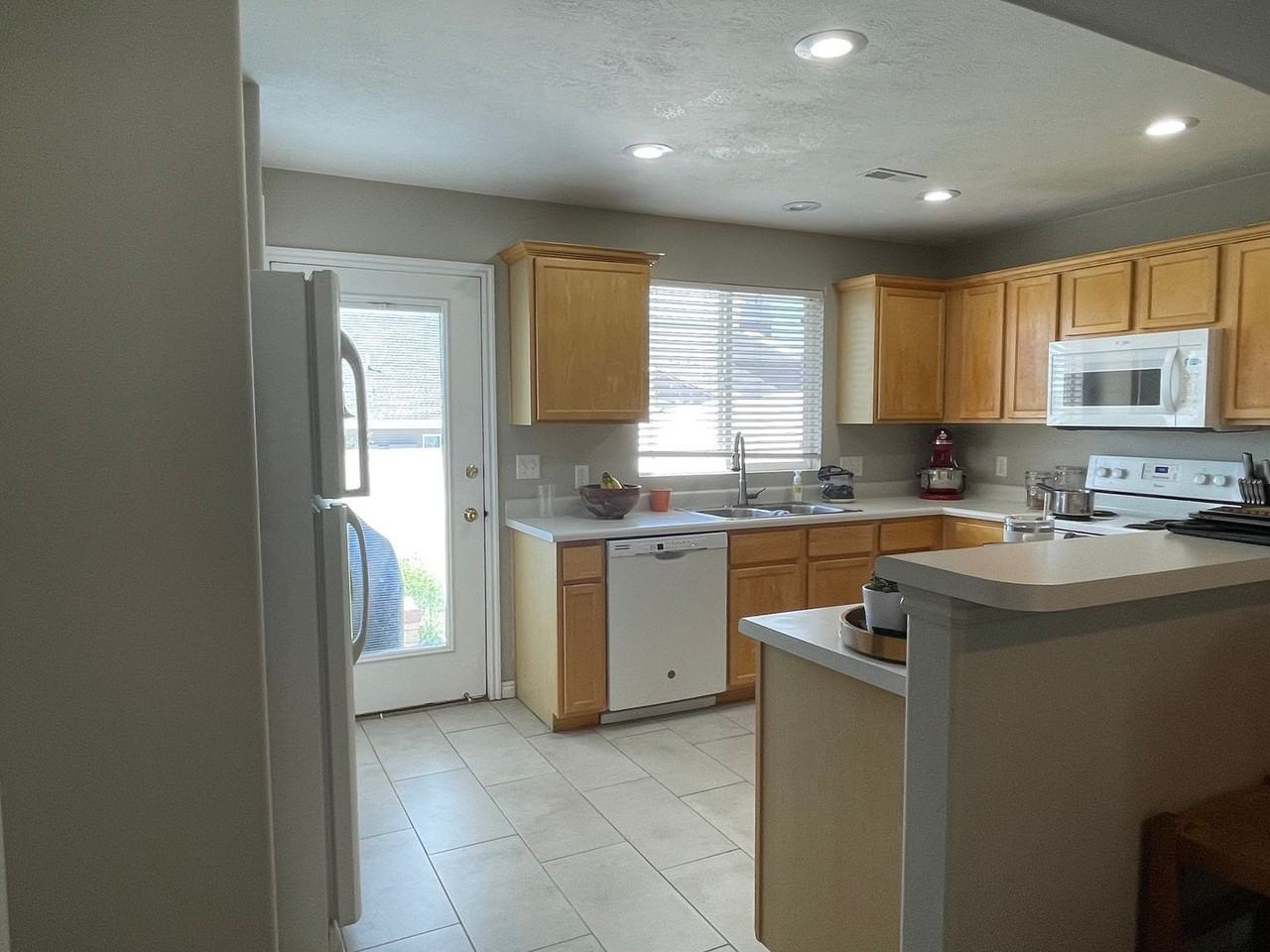 1137 W 1390 S - Photo 3 of 21