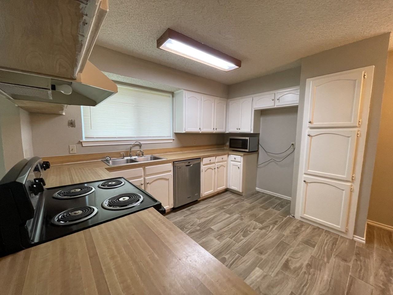 3718 French Wood Dr - Photo 4 of 12