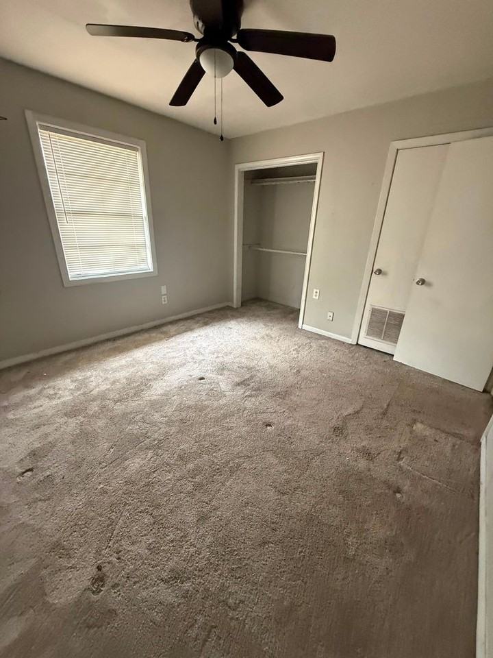 1107 S 16th St - Photo 3 of 6