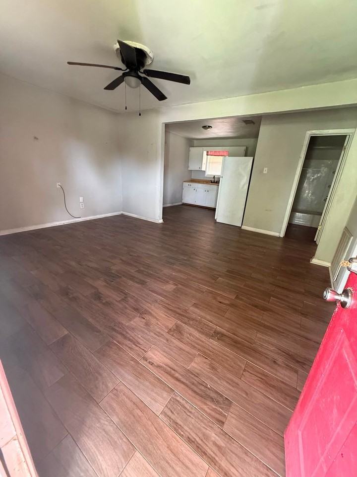 1107 S 16th St - Photo 4 of 6