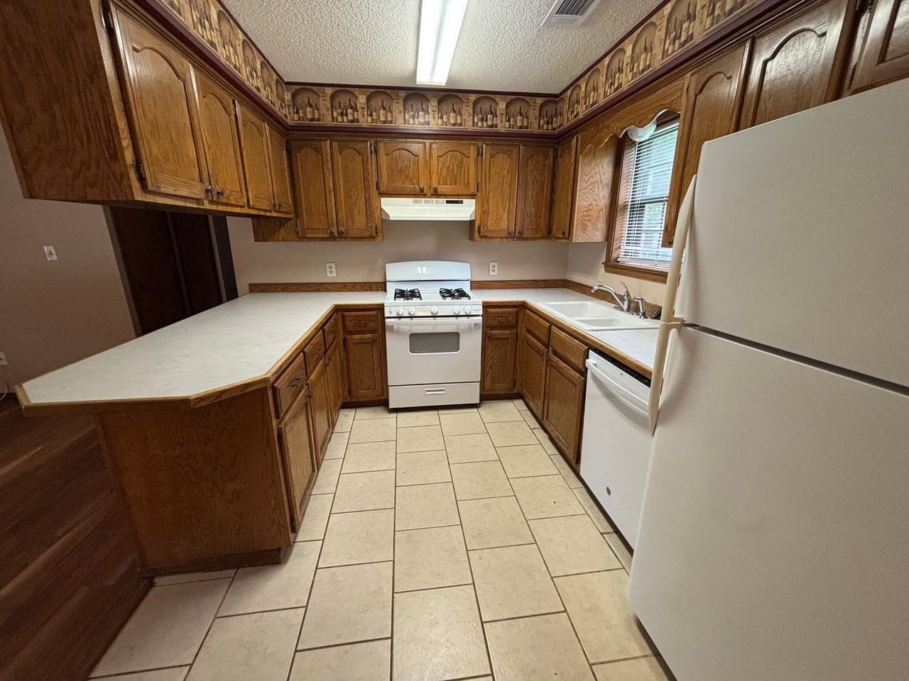 1419 N Pittsburg Ave - Photo 3 of 10