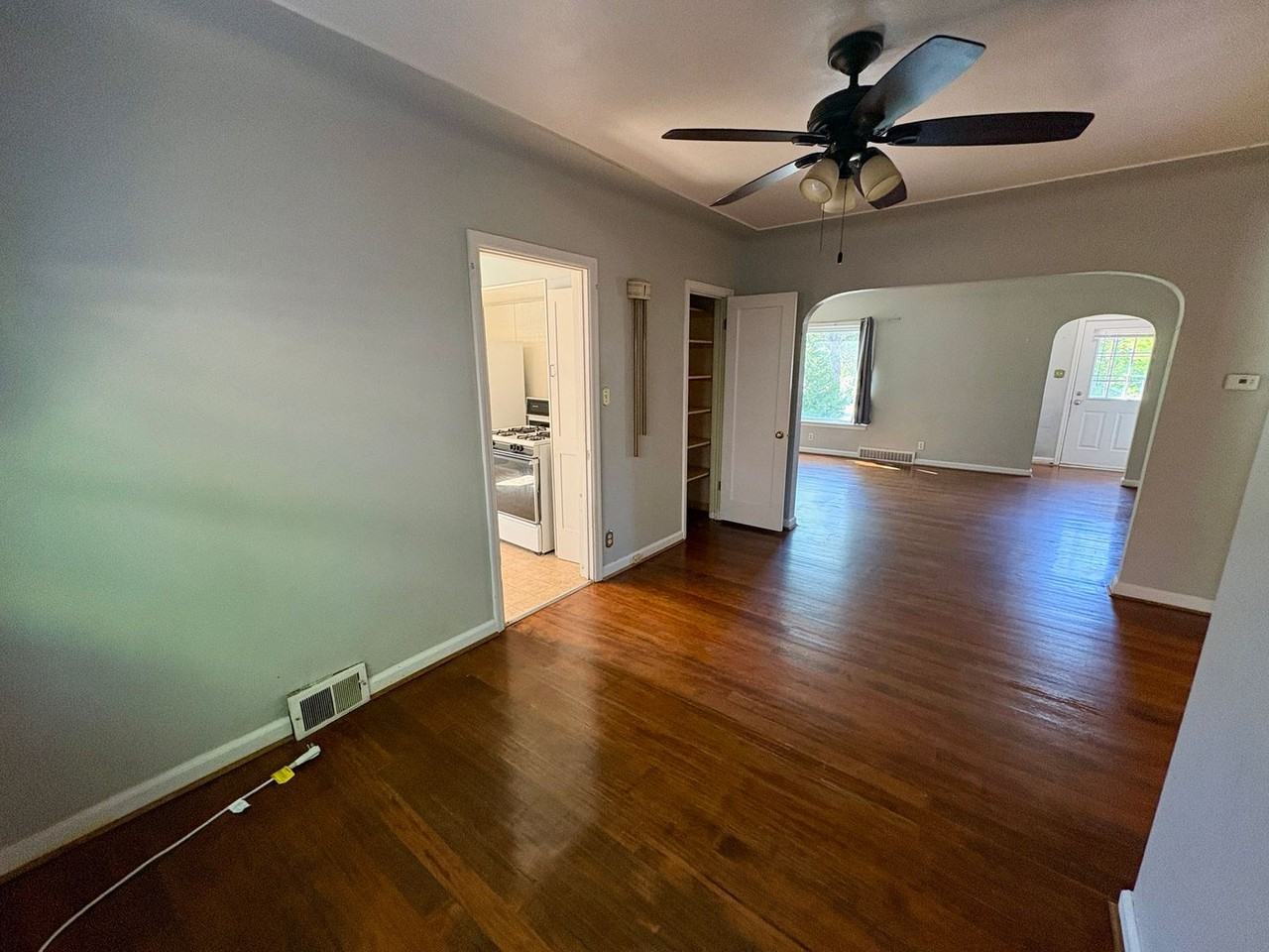 701 Alderson Ave - Photo 7 of 20