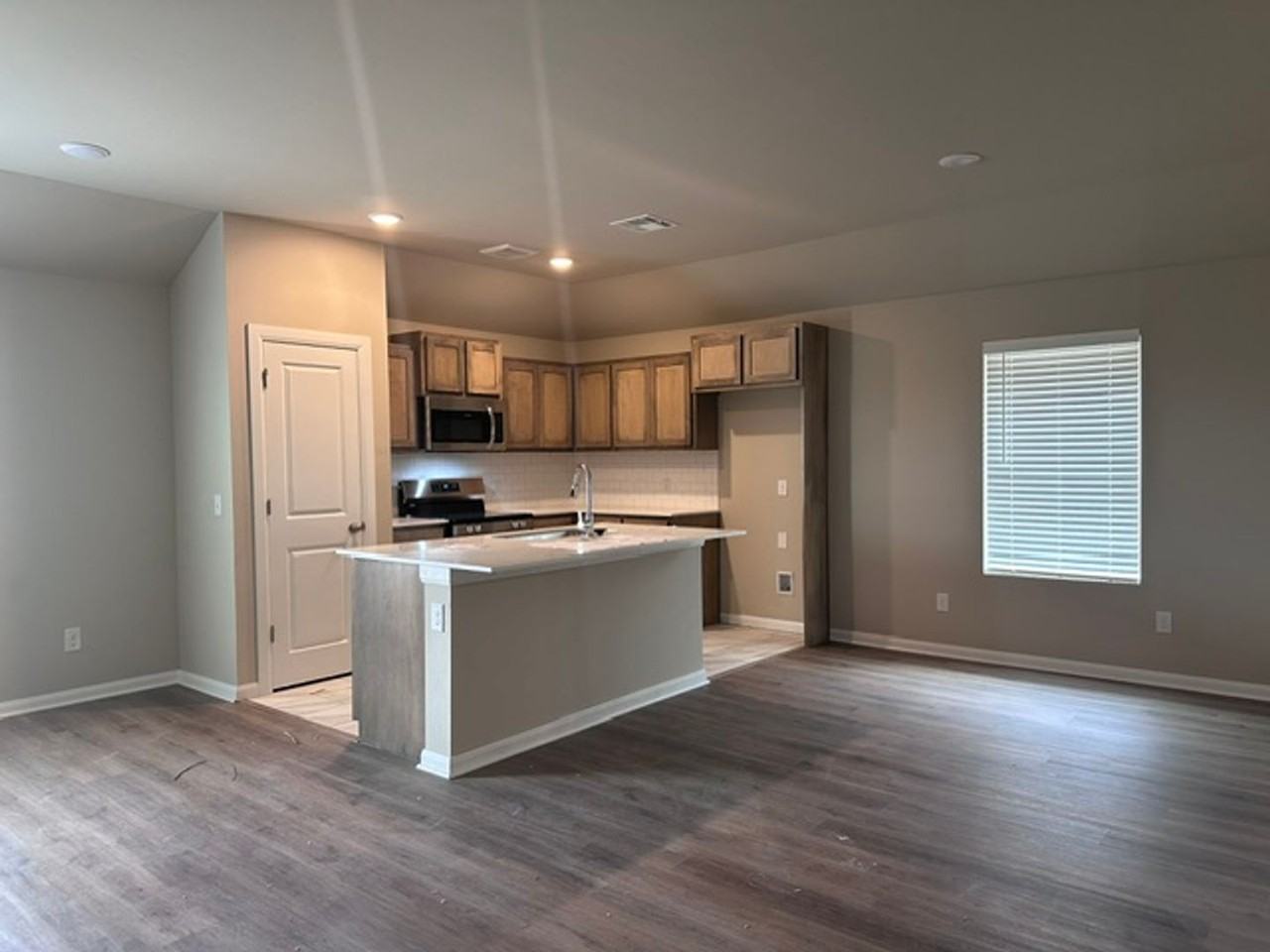 8109 8109 Solare Pl. - Photo 4 of 19