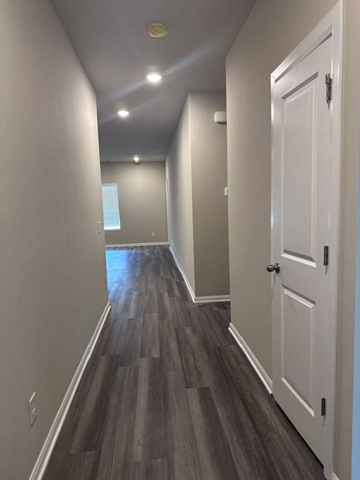 8105 8105 Solare Pl. - Photo 2 of 21