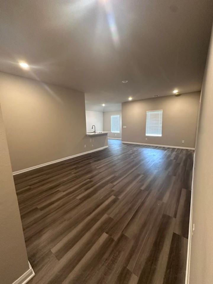 8105 8105 Solare Pl. - Photo 3 of 21