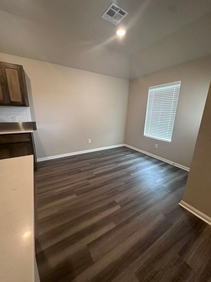 8105 8105 Solare Pl. - Photo 5 of 21
