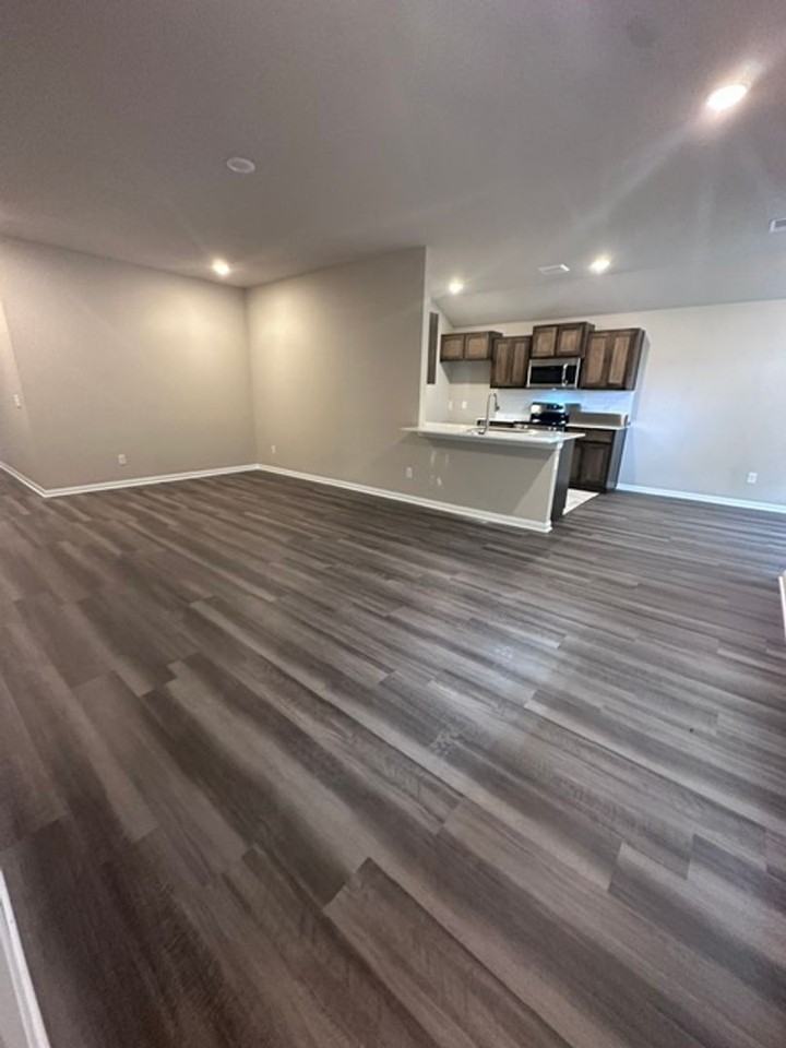8105 8105 Solare Pl. - Photo 6 of 21