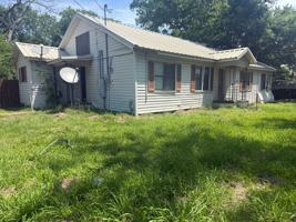 featured image of 927 E Hopkins St