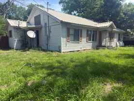 927 E Hopkins St - Photo 1 of 1