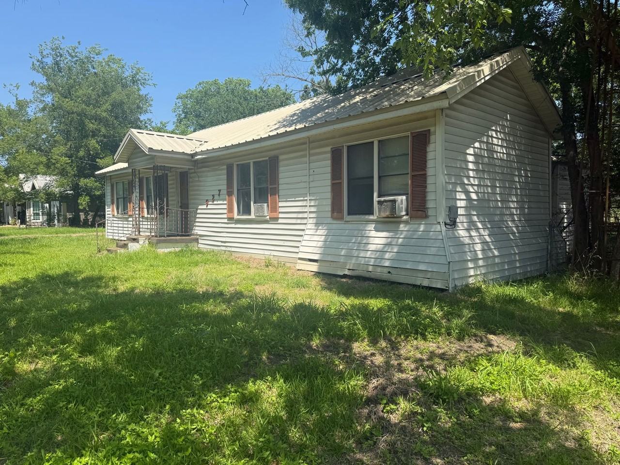 927 E Hopkins St - Photo 2 of 2