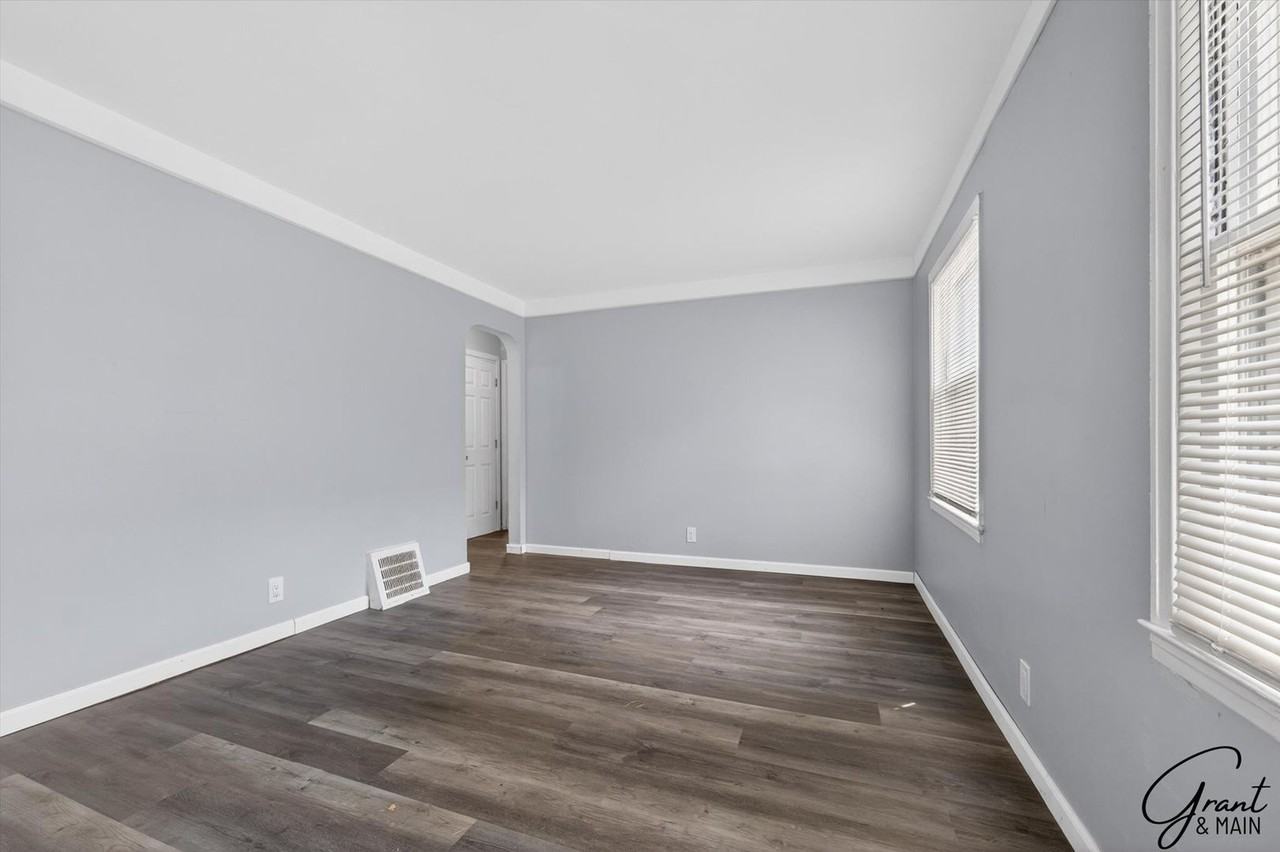 16212 Maddelein St - Photo 2 of 14