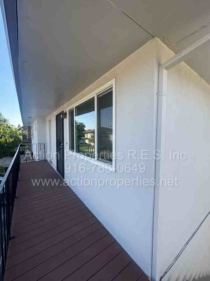 303 Harding Blvd #4 - Photo 3 of 30