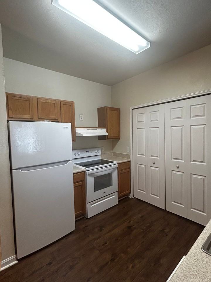 E Longleaf Dr - Photo 4 of 11