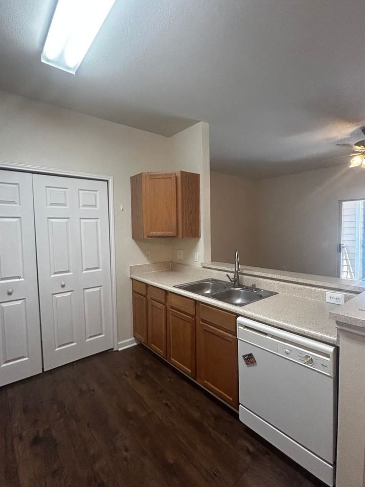 E Longleaf Dr - Photo 5 of 11