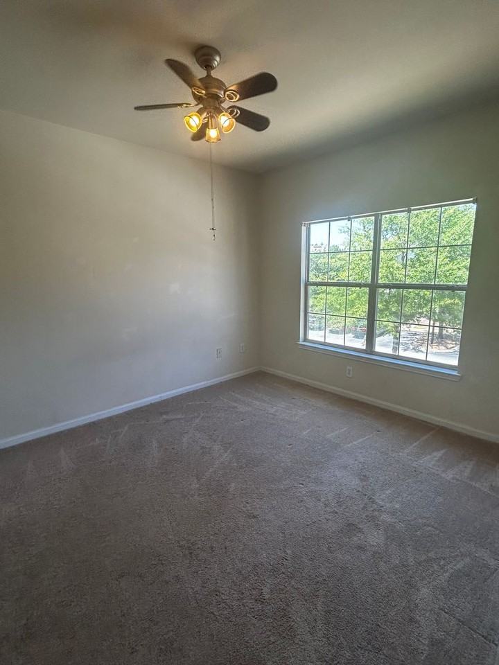 E Longleaf Dr - Photo 7 of 11