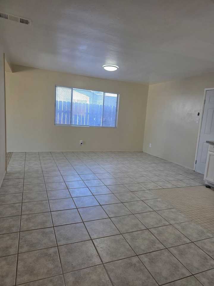 2805 Cambria Ave - Photo 2 of 18