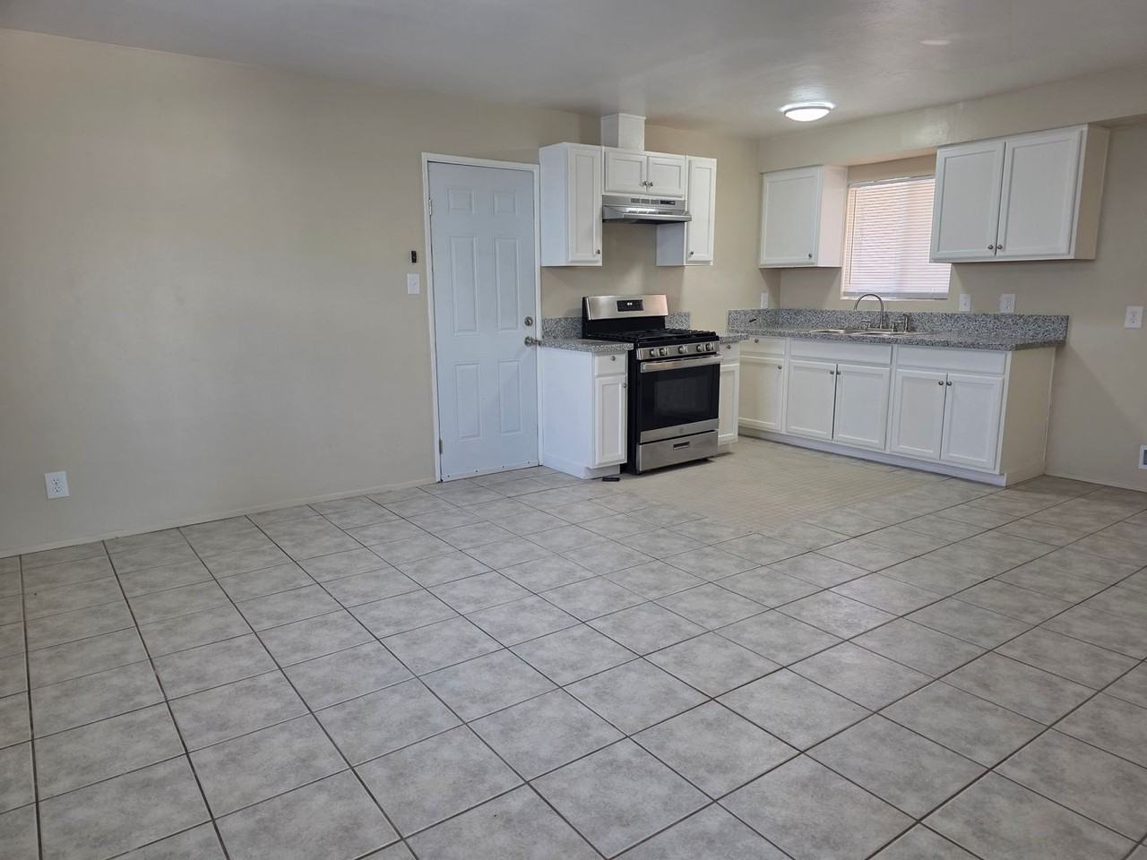 2805 Cambria Ave - Photo 4 of 18