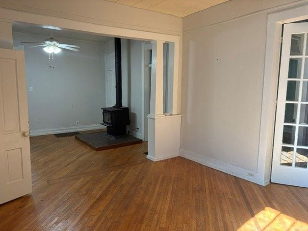 817 W 6th St - Photo 3 of 9