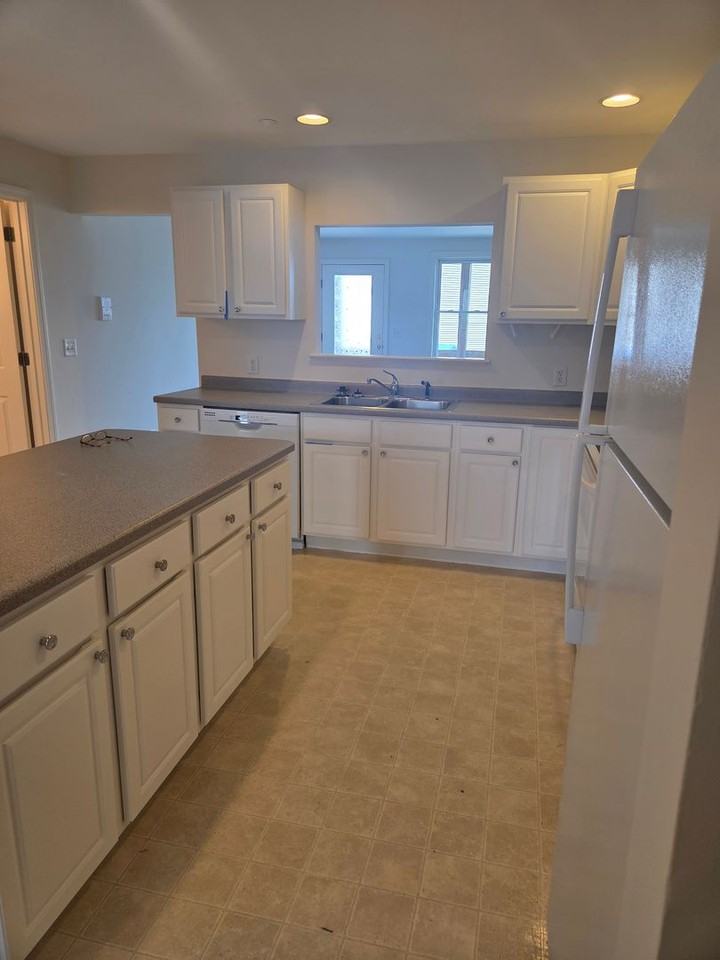 3000 Mead Hill - Photo 2 of 18