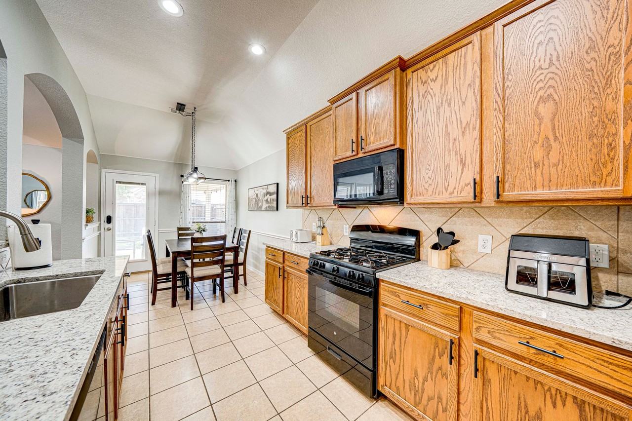 1700 Sparrow Ln - Photo 2 of 17