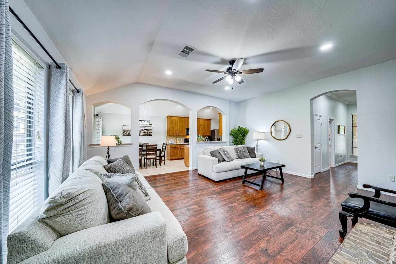 1700 Sparrow Ln - Photo 6 of 17
