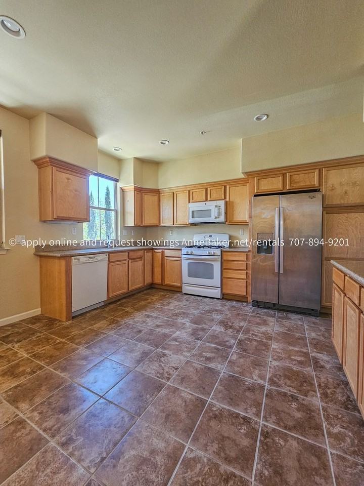 160 Healdsburg Ave #E - Photo 2 of 26