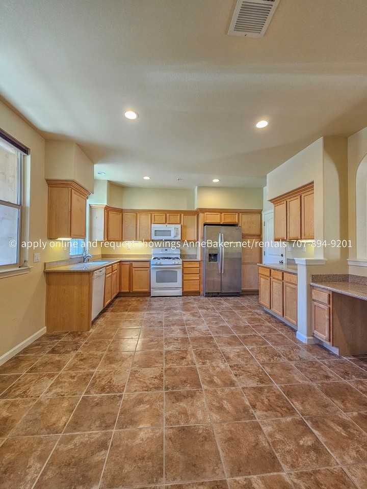 160 Healdsburg Ave #E - Photo 3 of 26