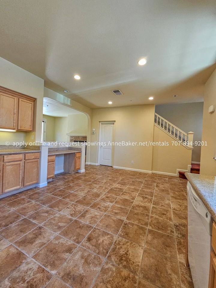 160 Healdsburg Ave #E - Photo 4 of 26