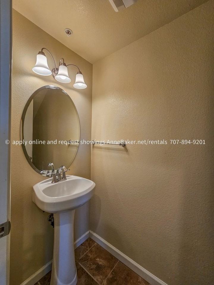 160 Healdsburg Ave #E - Photo 5 of 26