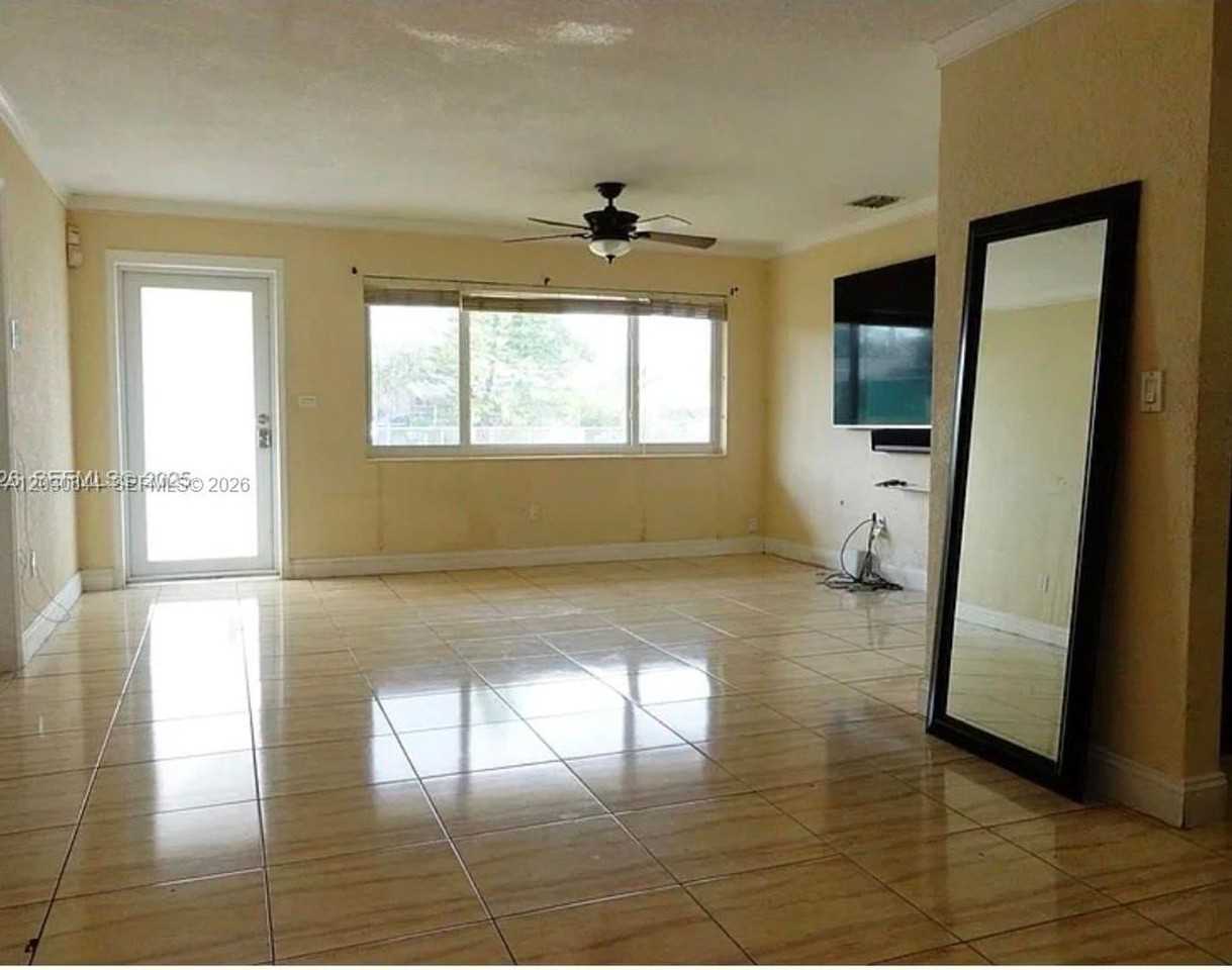 20021 Nw 14th Ave - Photo 2 of 10