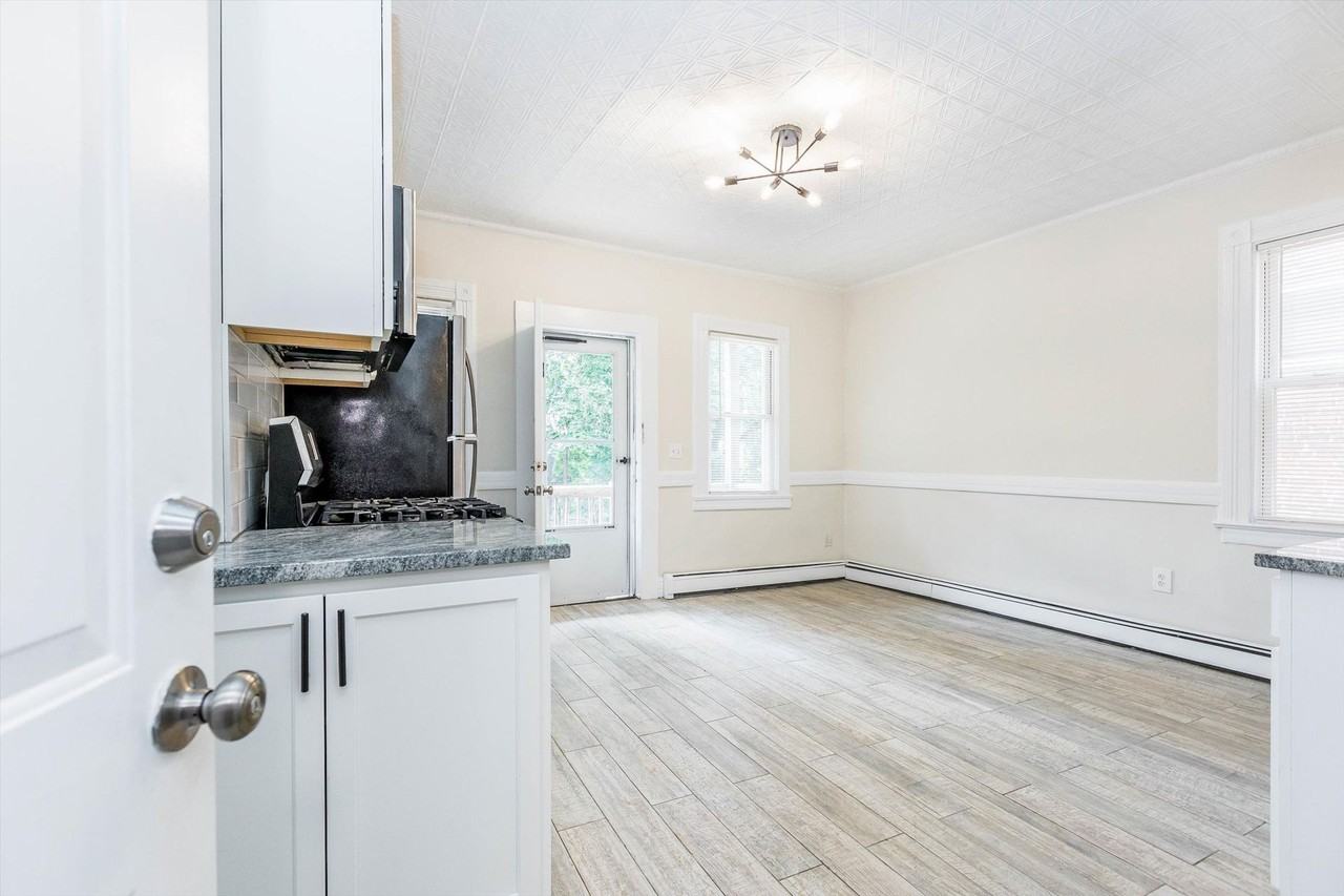 105 Pine St #2 - Photo 3 of 27