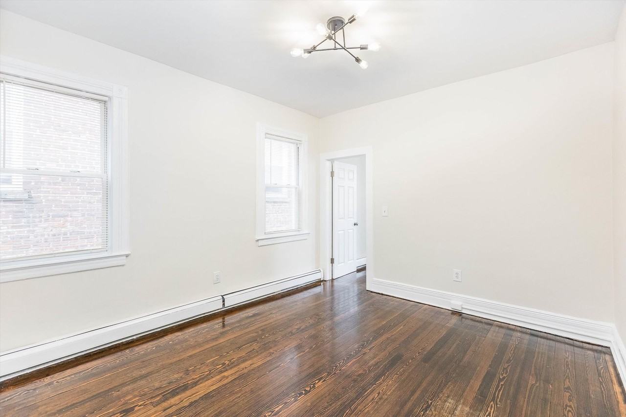 105 Pine St #3 - Photo 3 of 18
