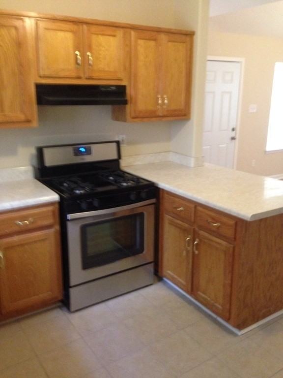 1572 Victor St - Photo 3 of 21