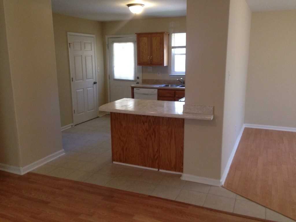 1572 Victor St - Photo 4 of 21
