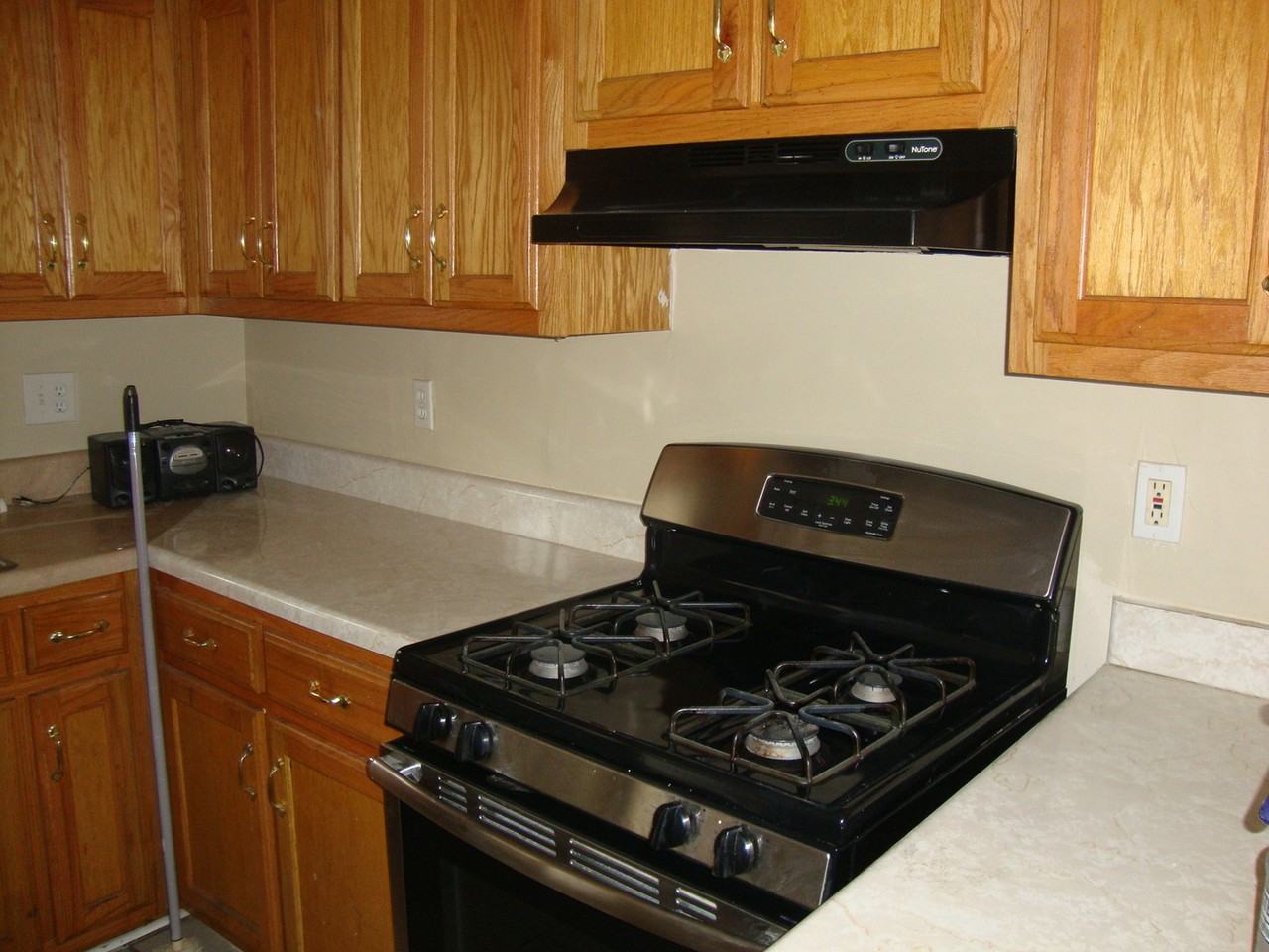 1572 Victor St - Photo 7 of 21