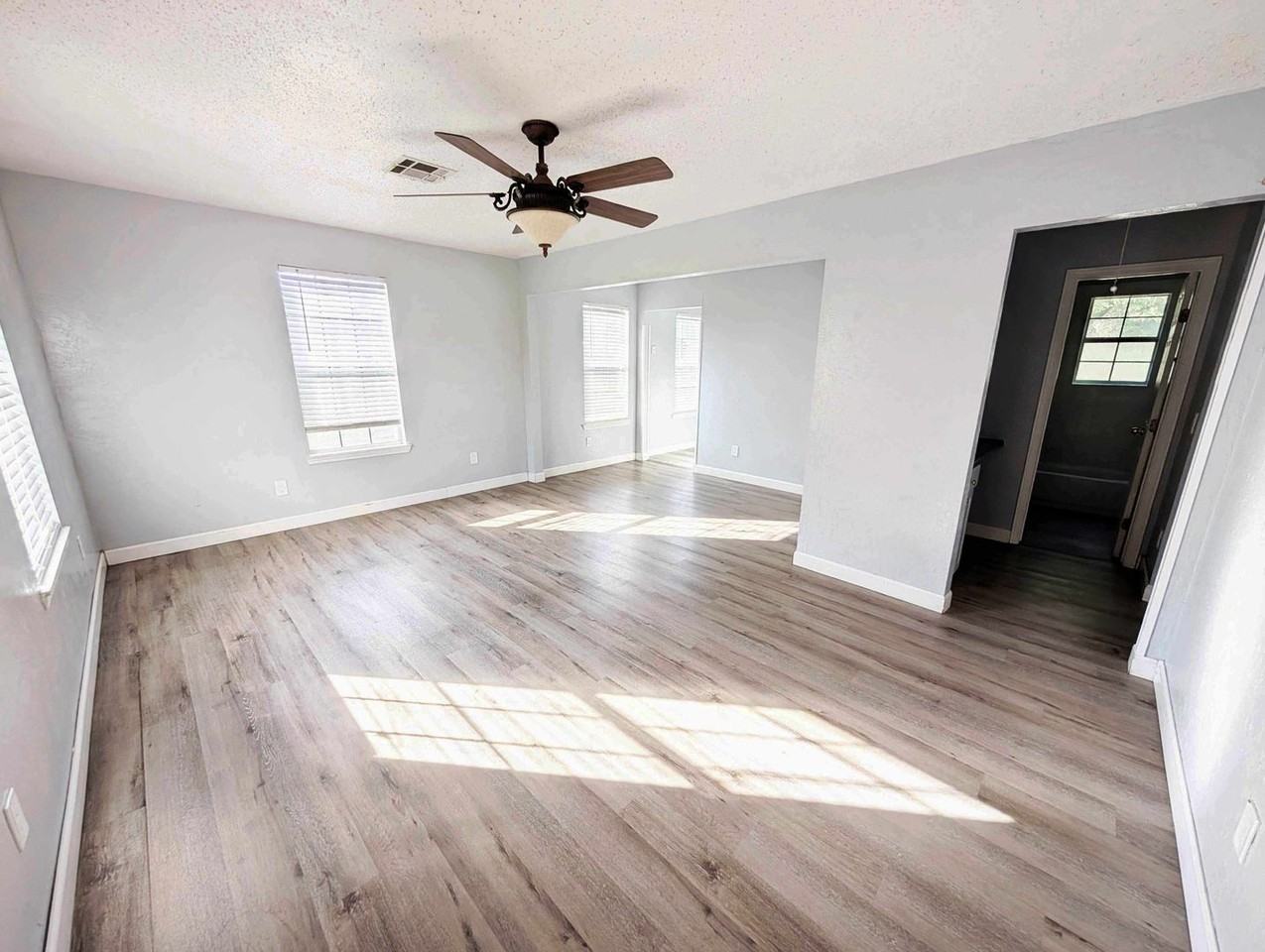 616 Lions Park Pl - Photo 3 of 12
