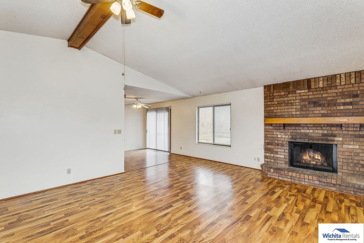 1732 S Beech St - Photo 2 of 9
