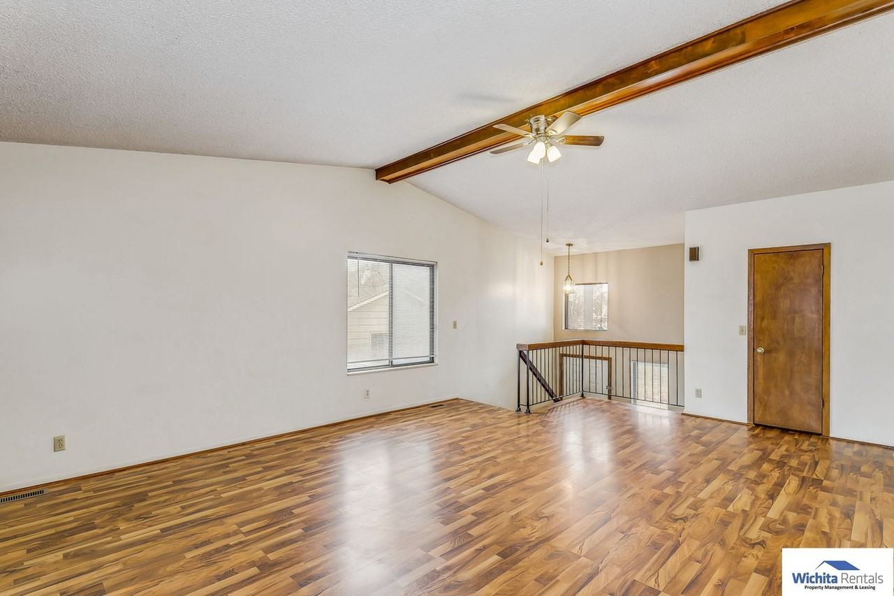 1732 S Beech St - Photo 3 of 9