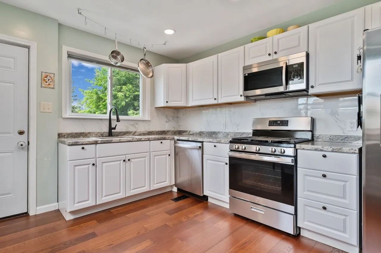 637 Bigelow St - Photo 2 of 18