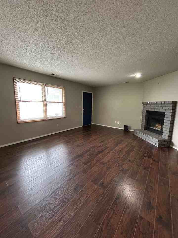 515 E Washington St - Photo 2 of 10
