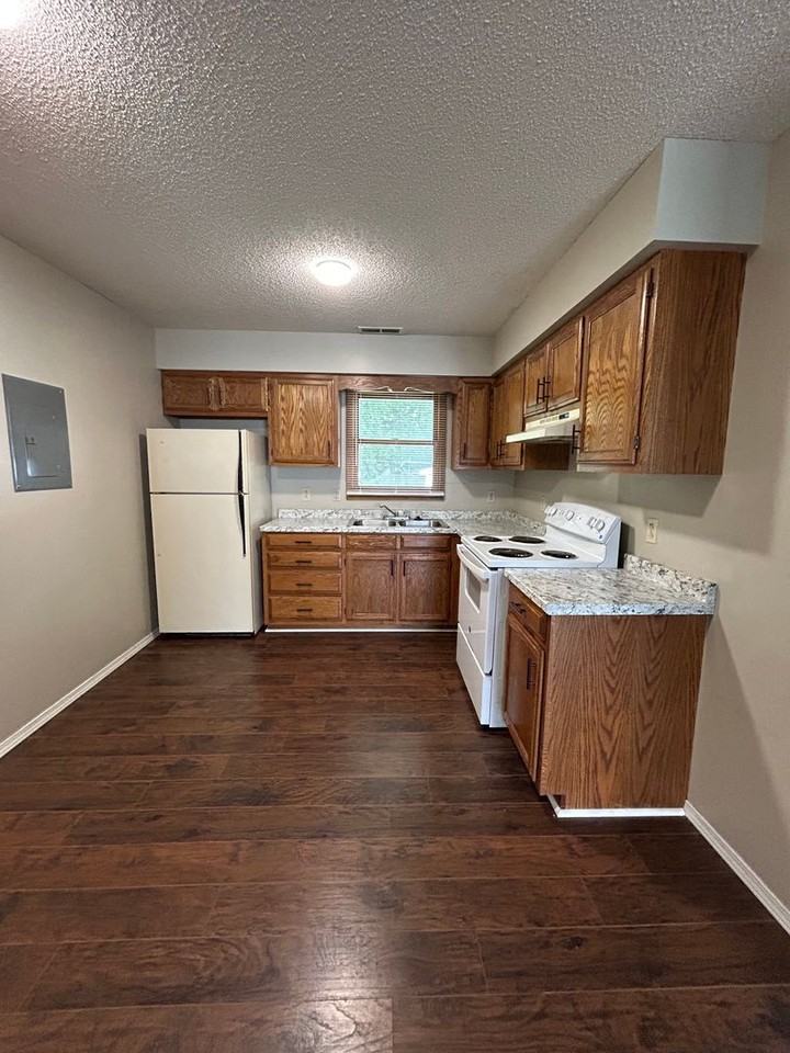 515 E Washington St - Photo 3 of 10